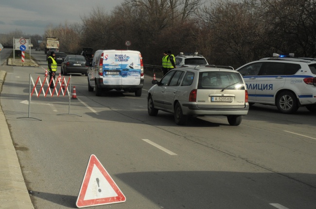 Задържаха шестима при полицейска акция срещу битовата престъпност в Бургас