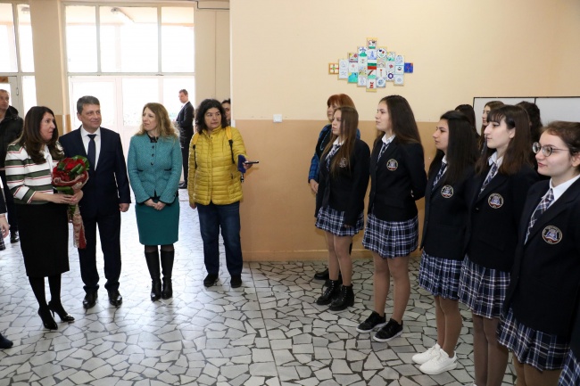 Хасковска гимназия с жест към посланик Херо Мустафа 