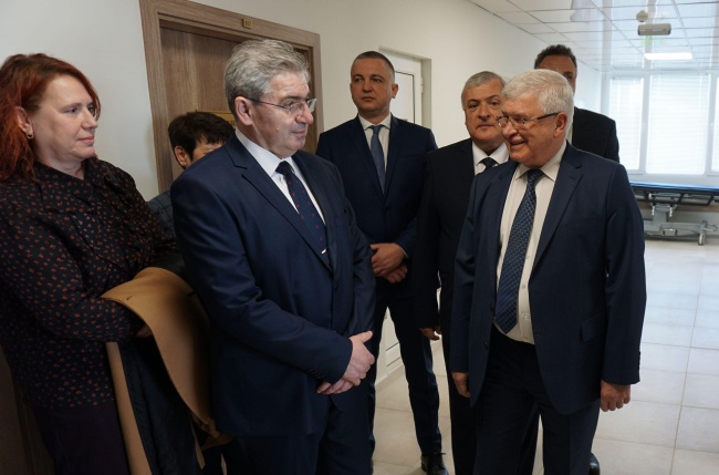 Министър Ананиев откри реновираната неврохирургия в УМБАЛ „Св. Марина“ - Варна
