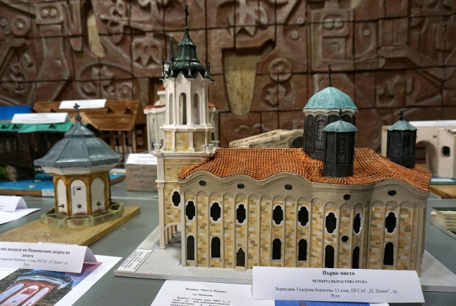 Представиха изложба с макети на български архитектурни паметници 