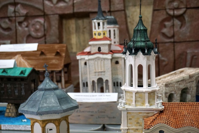 Представиха изложба с макети на български архитектурни паметници 