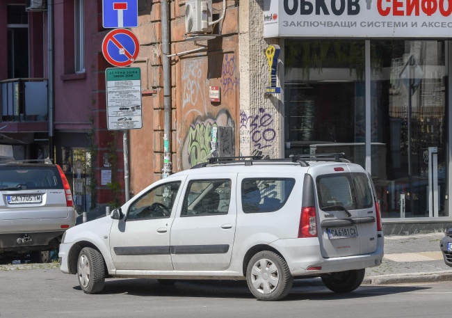 Паркирането в центъра на София се превърна в кошмар 