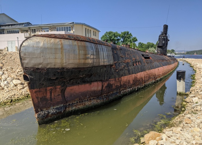 Усилено реставрират последната останала българска подводница