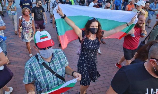 Протестите във Варна стават все по-масови