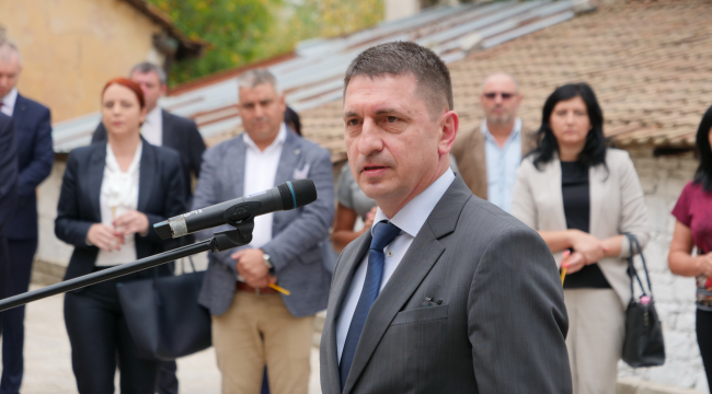 Министър Терзийски откри учебен център за реакция при наводнения в с. Бошуля