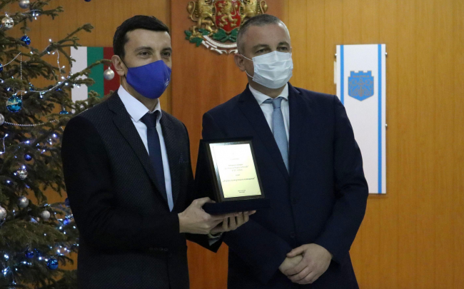 Кметът на Варна награди победителите в конкурса "Да украсим Варна за Коледа"
