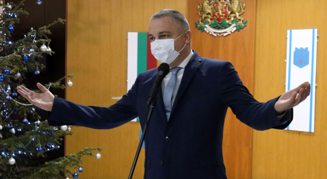 Кметът на Варна награди победителите в конкурса "Да украсим Варна за Коледа"
