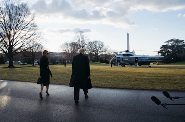 Тръмп и Мелания напуснаха Белия дом 