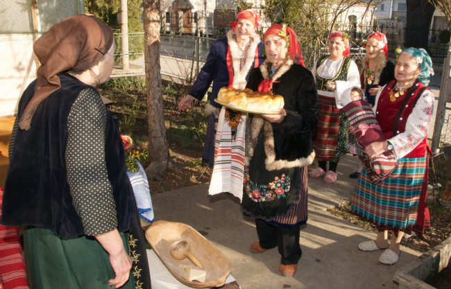 Пандемията не попречи на ритуалите за Бабинден в Силистра