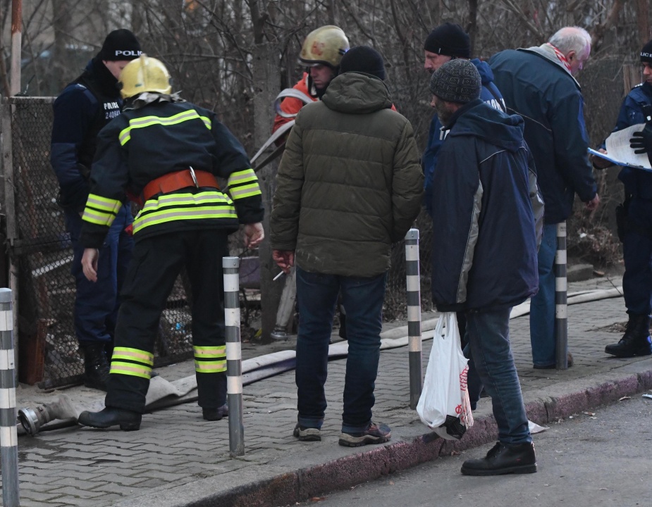 Пожар горя в къща близо до НДК