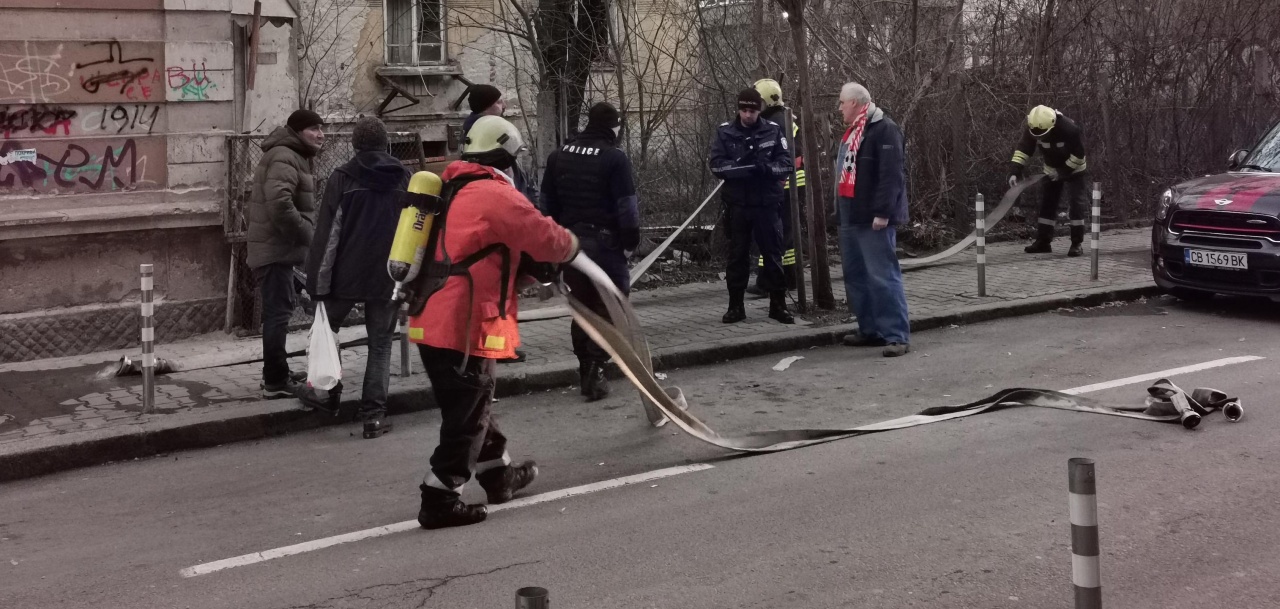 Пожар горя в къща близо до НДК