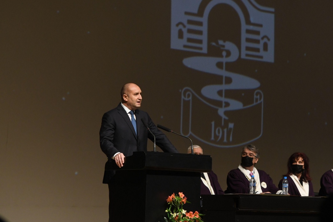 Президентът и премиерът дойдоха на дипломирането на абсолвентите от Медицинския университет в София