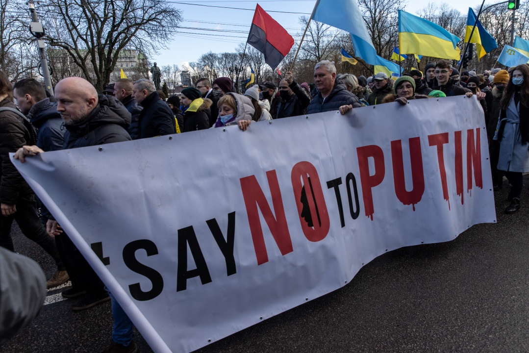 Хиляди излязоха на шествие в Киев, за да покажат единство пред руската заплаха