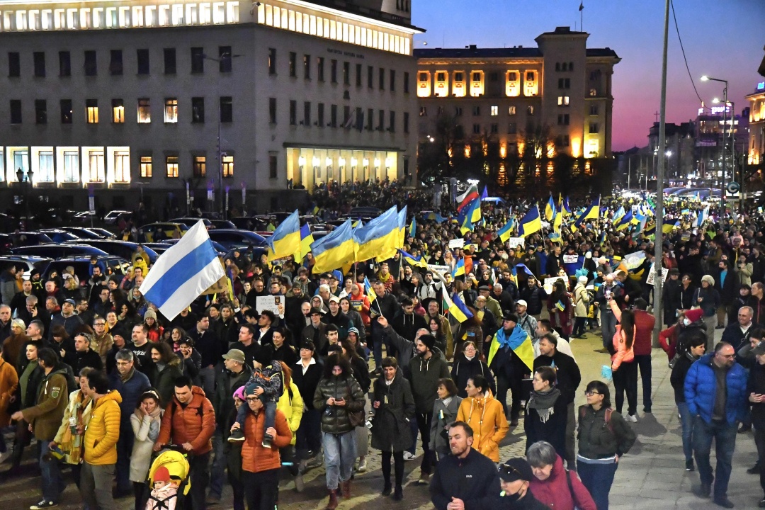 София с многохиляден антивоенен протест в подкрепа на Украйна