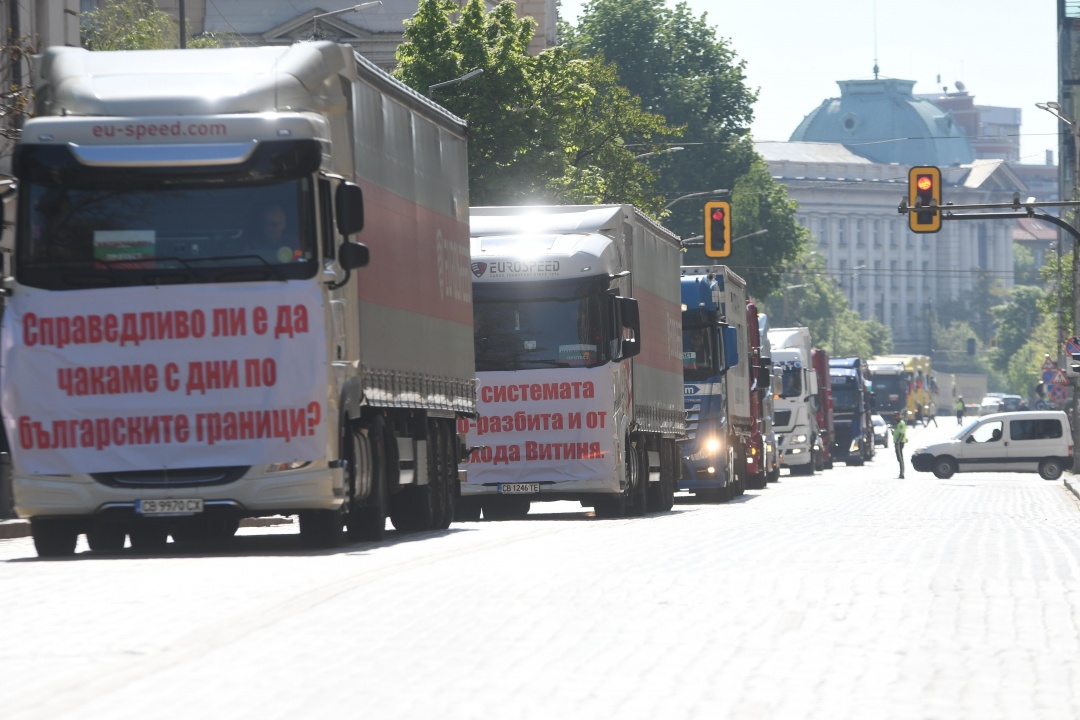 Превозвачите излязоха на ефективен протест срещу високите цени на горивата