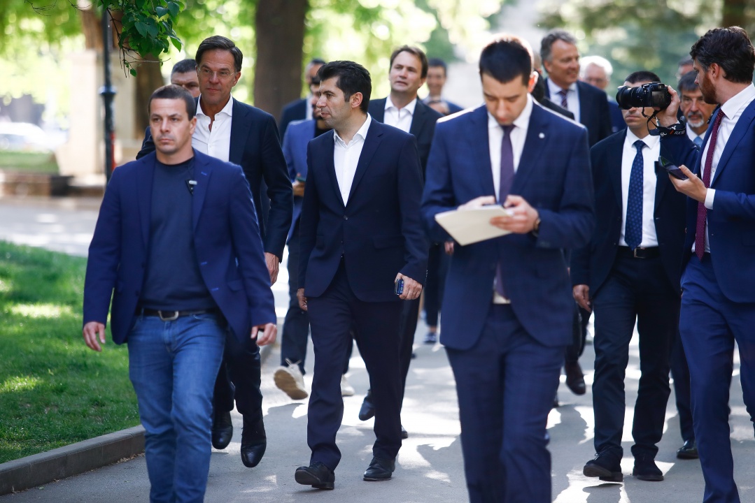 Премиерите на България и Нидерландия се разходиха пеша в центъра на София