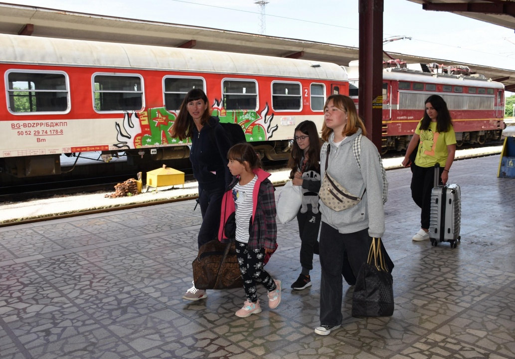 Едва десетина украинци дойдоха за първия влак на жп гарата във Варна