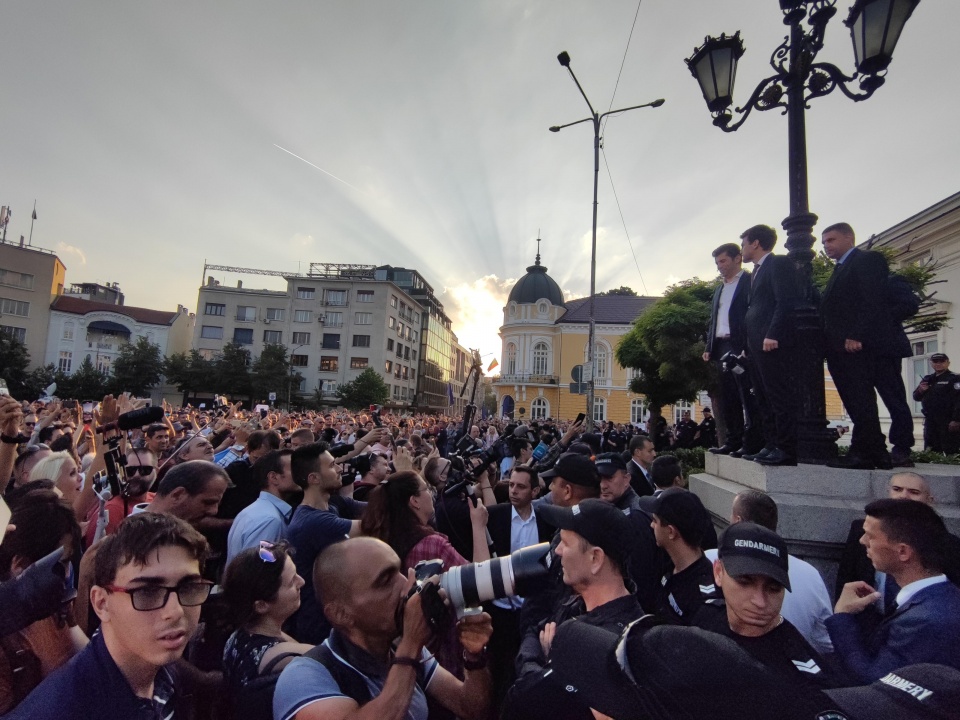 Граждани се събраха пред НС в защита на Никола Минчев