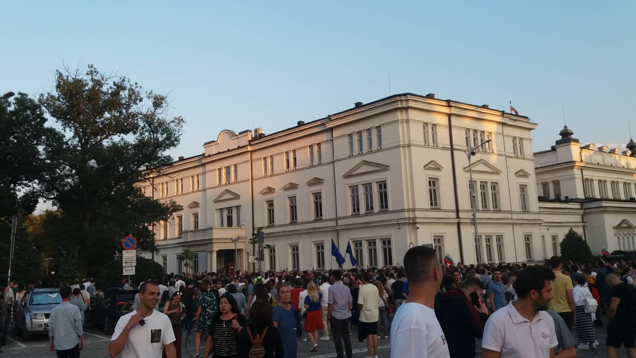 Граждани се събраха пред НС в защита на Никола Минчев