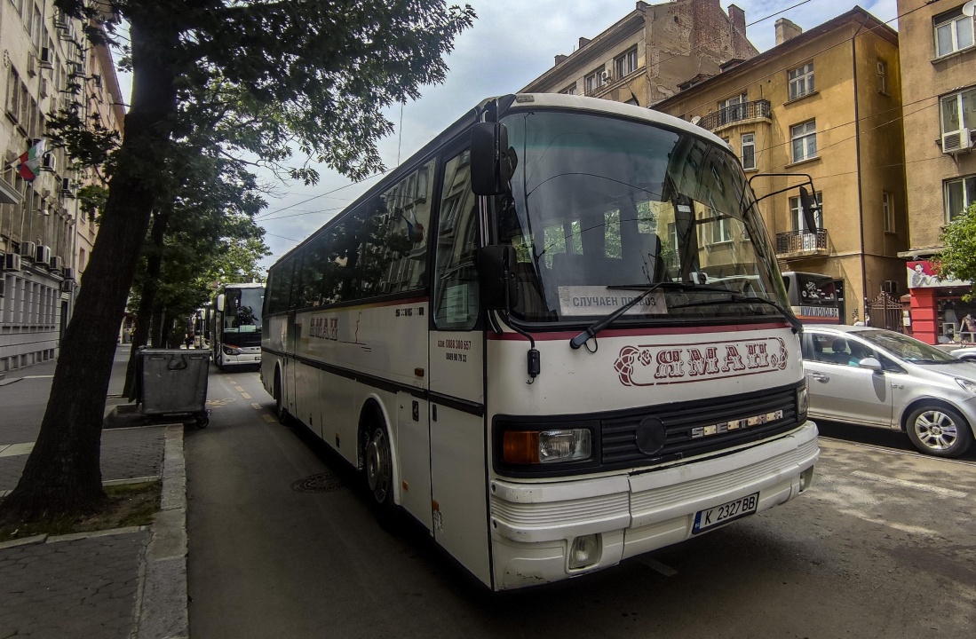 Автобуси с привърженици на ДПС пристигнаха в столицата за протеста срещу кабинета