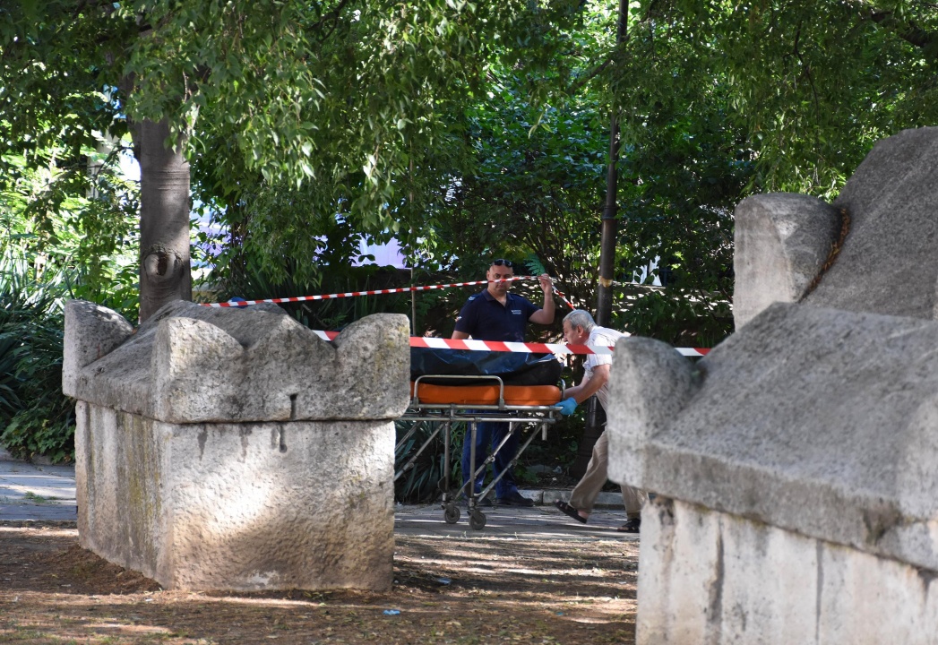 Откриха тяло на млад мъж в центъра на Варна