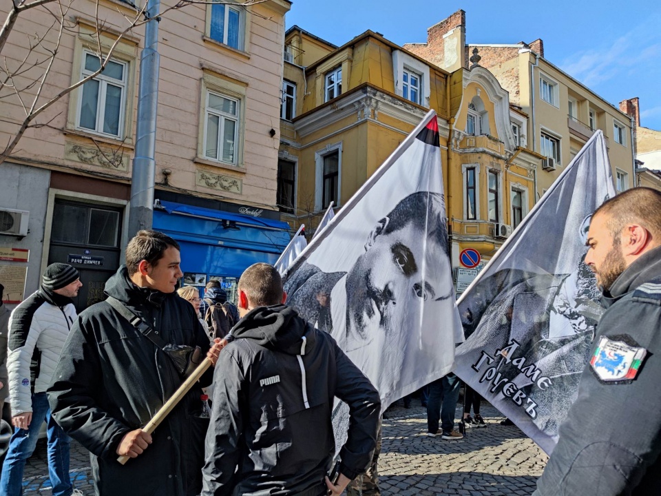 Протест пред сградата на ЕК в София в подкрепа на пребития в Охрид Християн  Пендиков - България