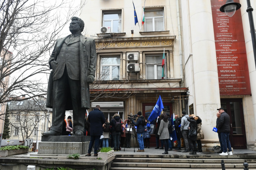 Служителите на КЗП излязоха на протест
