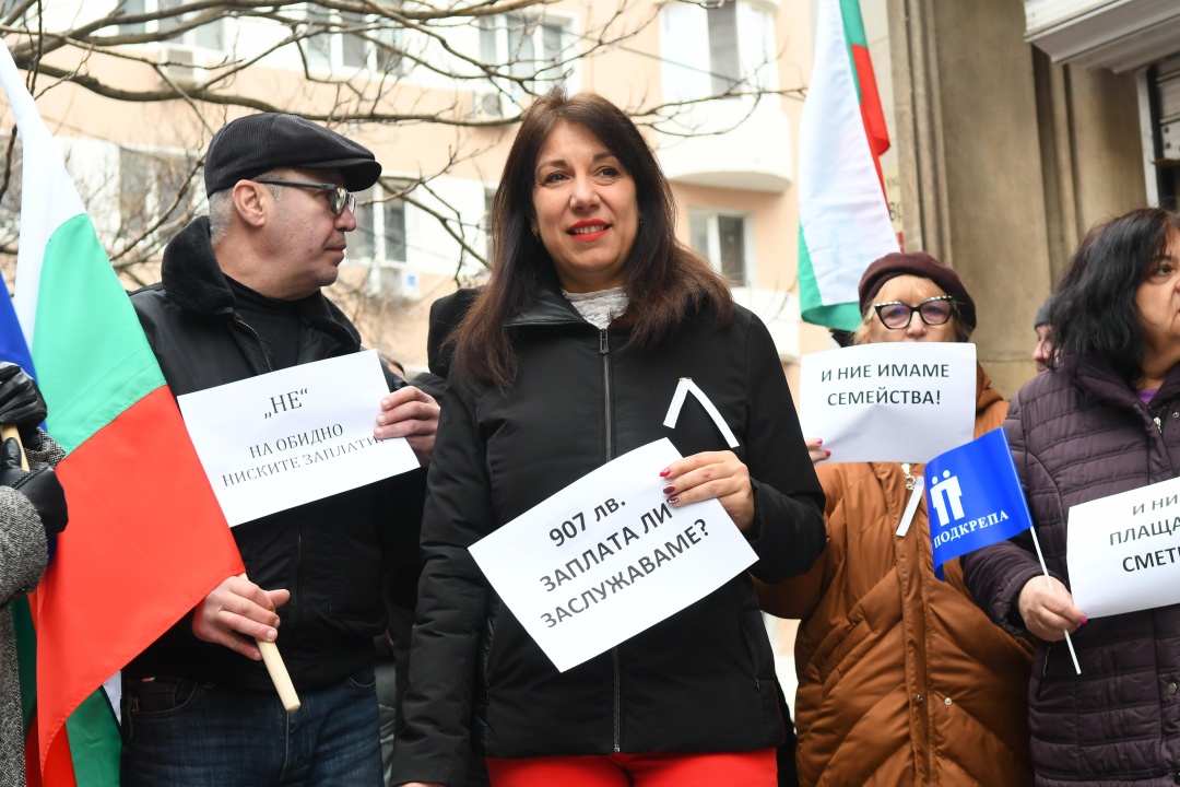 Служителите на КЗП излязоха на протест