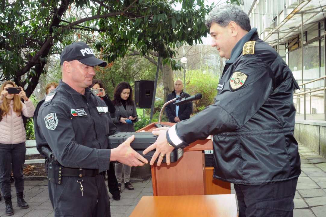 Полицията в Бургас получи нови пистолети