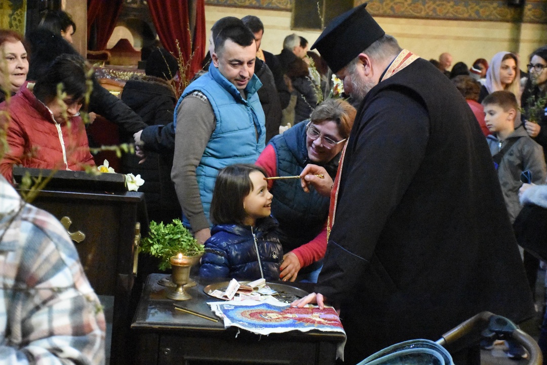 Православните християни празнуват Цветница