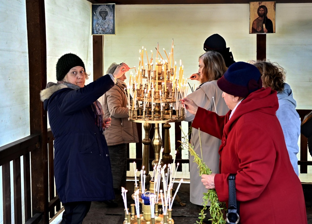 Православните християни празнуват Цветница