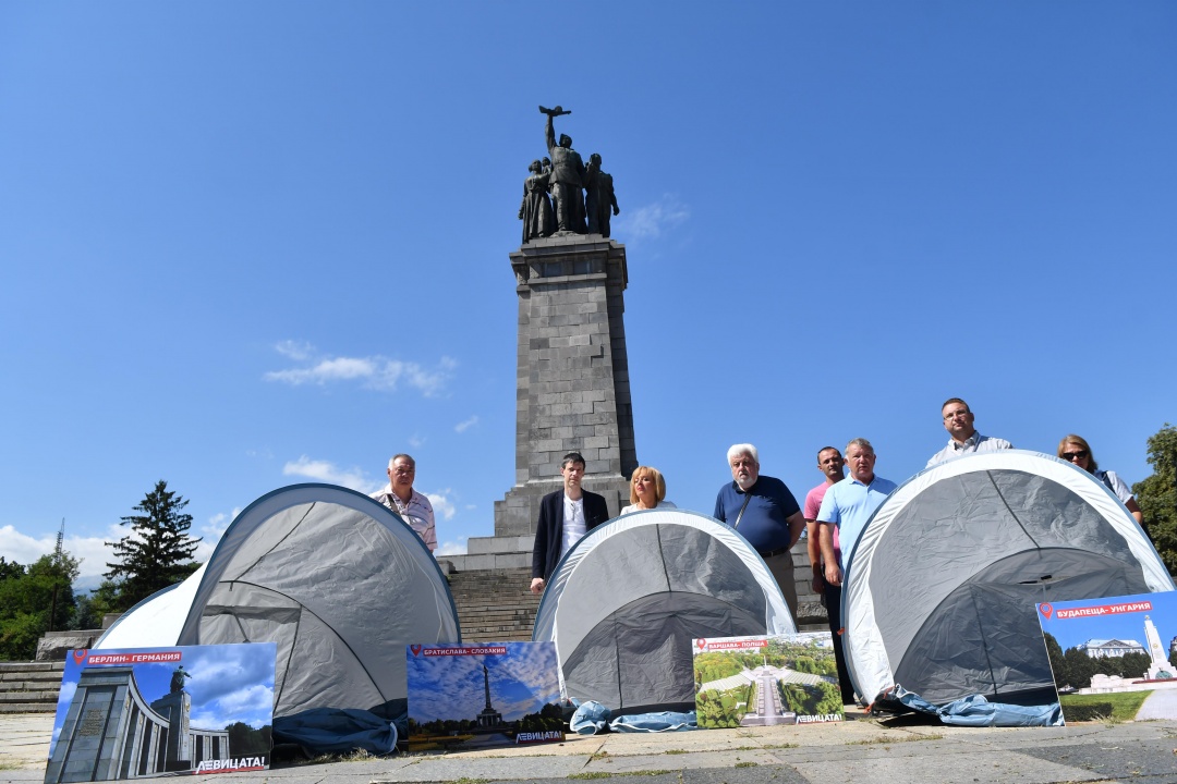 "Левицата" с палатков лагер в защита на Паметника на Съветската армия