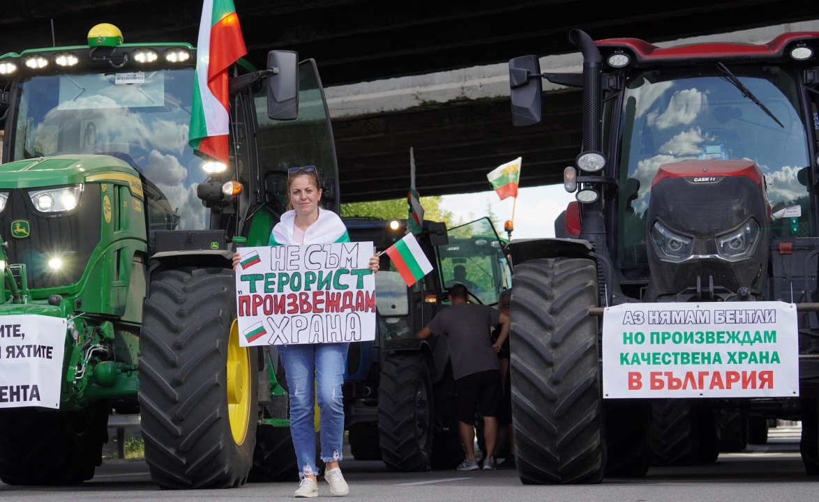 Земеделци излязоха на протест в цялата страна