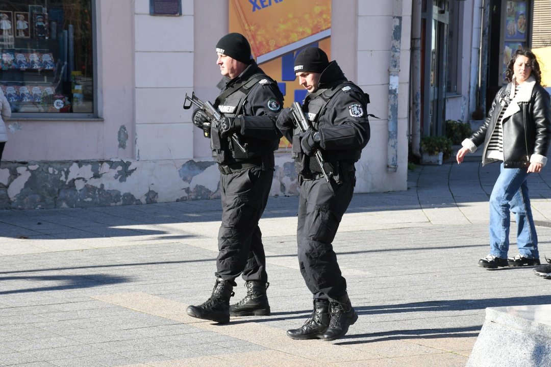 Специализирани полицейски сили патрулират в Бургас