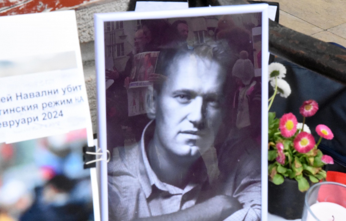 Българи, руснаци и украинци се поклониха пред паметта на Алексей Навални във Варна