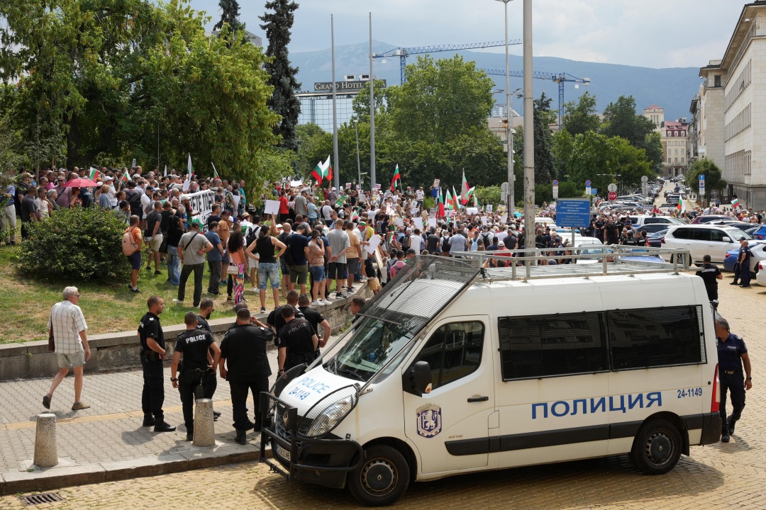 Демонстрация в защита на Исторически парк се състои на пл. „Желю Желев“ в София