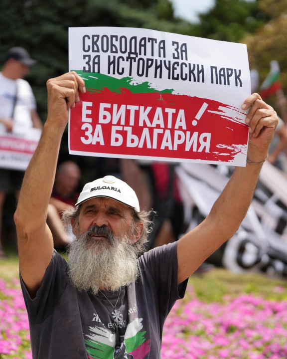 Демонстрация в защита на Исторически парк се състои на пл. „Желю Желев“ в София