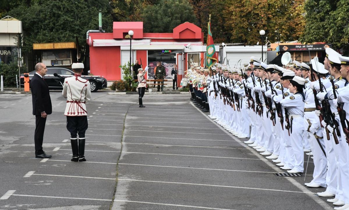 Военни лекари получиха първите си офицерски пагони на тържествена церемония във Военномедицинска академия - София