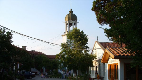 Мъж отмъкна 1000 лв. от 80-годишна жена в Поморие