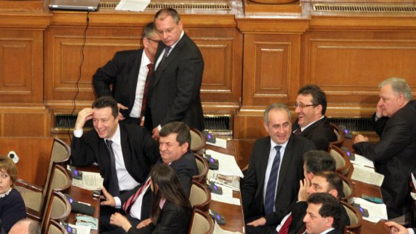 Борисов, Доган и Сидеров - новата тройна коалиция
