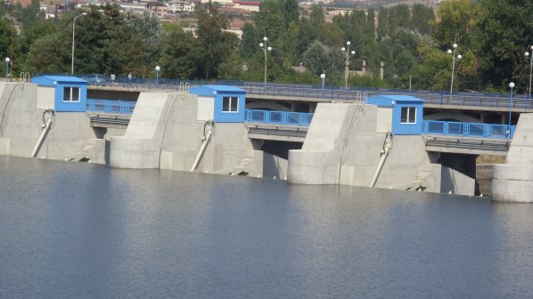 Зарибяват &quot;Водното огледало&quot;