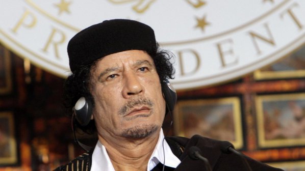 Кадафи се появи