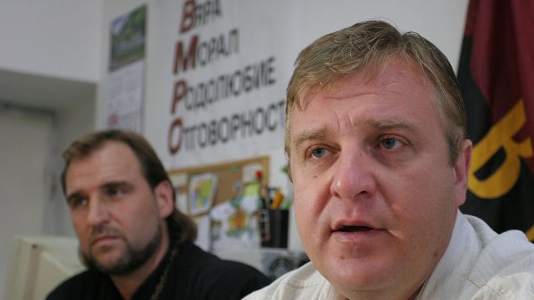 Войводите в Добрич искат Каракачанов за президент