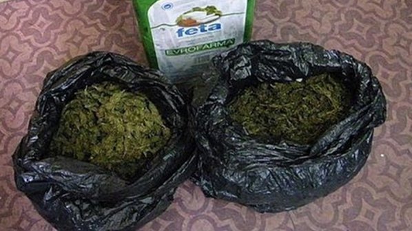 Иззеха 5 чувала марихуана от дом в село Старчево