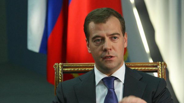 Медведев привика журналистите през Twitter