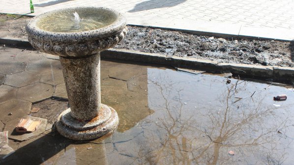 Временно спират водата на места в София