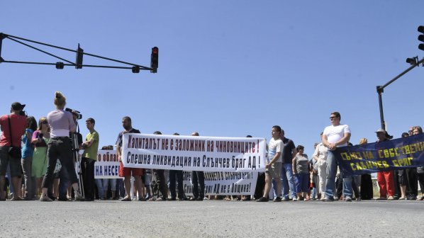 Хотелиери блокират пътя за Слънчев бряг