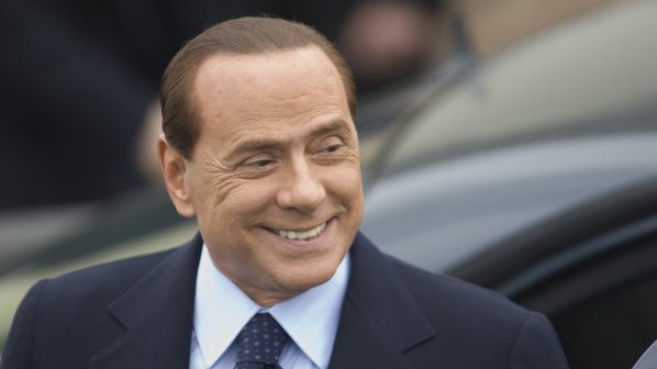 Берлускони паднал в банята, боли го челюстта