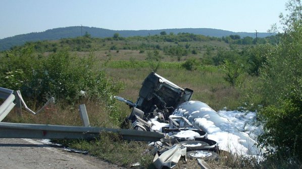 Катастрофиралата край Дебелец цистерна била част от контрабанден канал