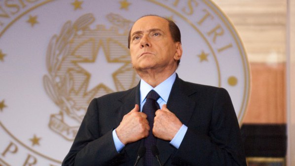 Проститутка оневини Берлускони